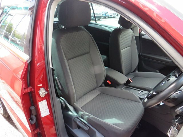 Volkswagen Tiguan 2.0 Tdi Se Navigation Suv Dsg 4Motion E VX67VCV Red #6