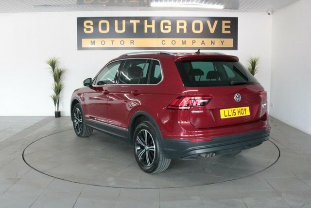 Volkswagen Tiguan 2.0 Tdi Se Navigation Suv Dsg 4Motion E VX67VCV Red #4
