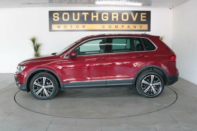 Volkswagen Tiguan 2.0 Tdi Se Navigation Suv Dsg 4Motion E VX67VCV Red #3
