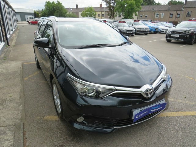 Toyota Auris Excel Silver #15
