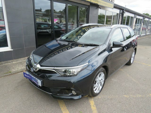 Toyota Auris Excel Silver #17