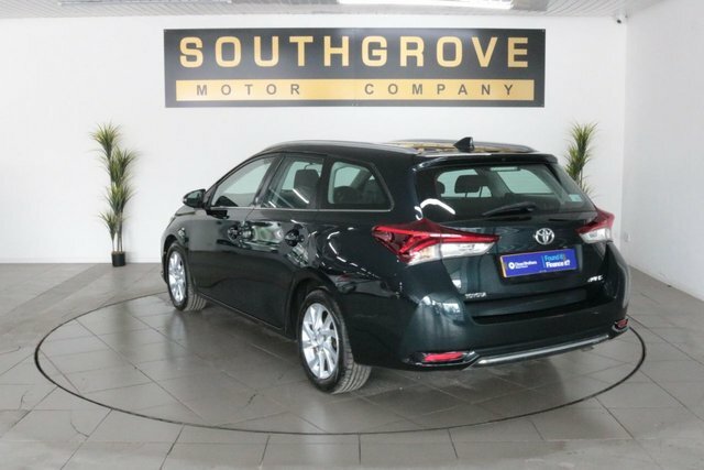 Toyota Auris Excel Silver #7