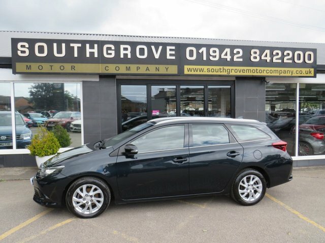 Toyota Auris Excel Silver #19