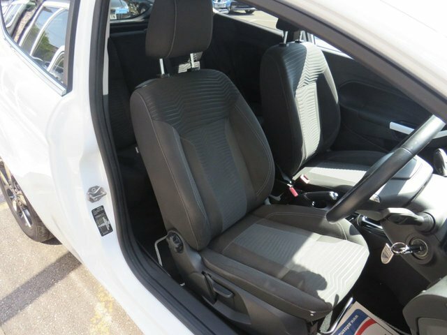 Ford Fiesta 1.0T Ecoboost Zetec White Edition Hatchback Pe DT65KWV White #5