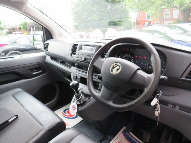Vauxhall Vivaro 1.5 Turbo D 2700 Edition Panel Van Manu White #4