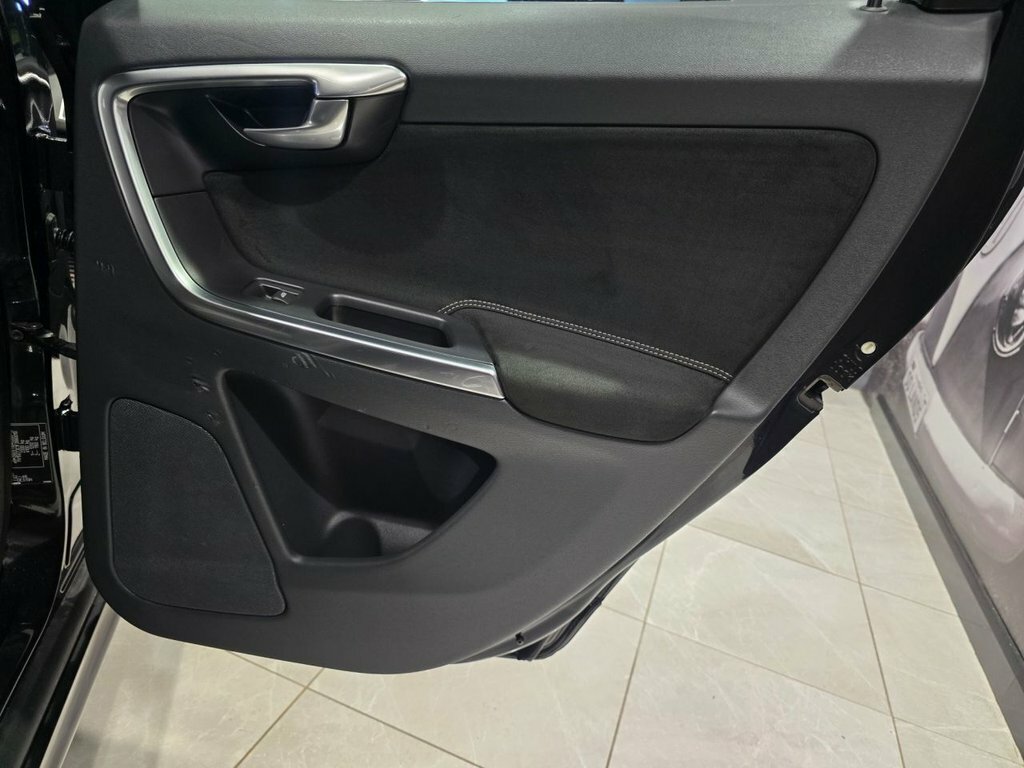 Volvo XC60 Silver #28