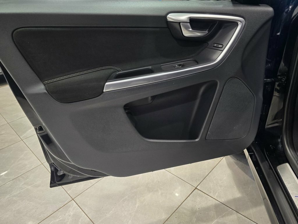 Volvo XC60 Silver #25