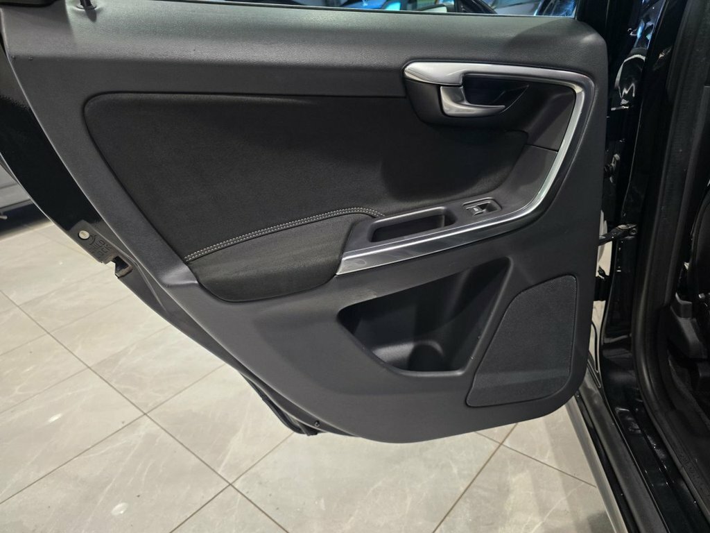 Volvo XC60 Silver #27