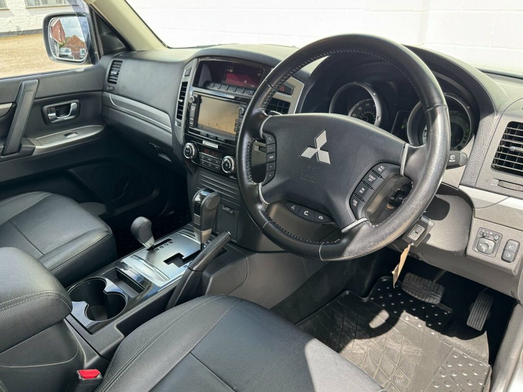 Mitsubishi Shogun Estate Green #33