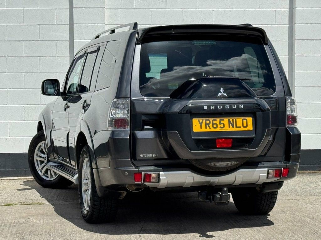 Mitsubishi Shogun Estate Green #8