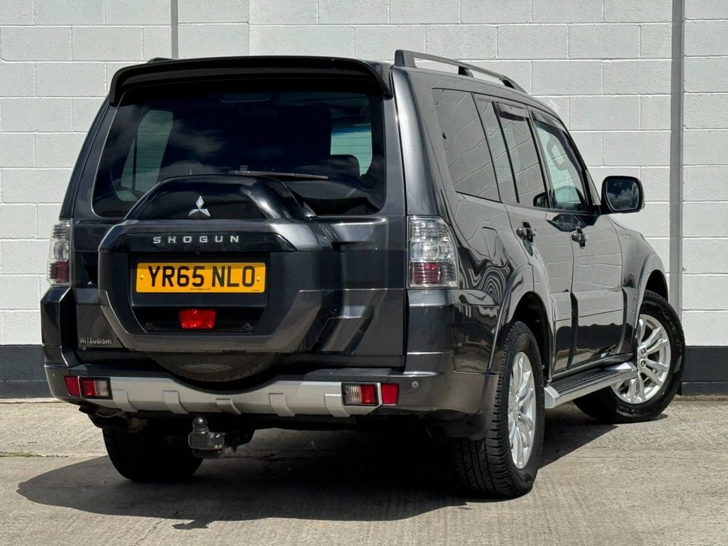 Mitsubishi Shogun Estate Green #19