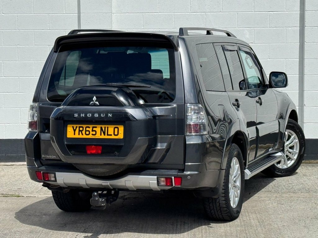Mitsubishi Shogun Estate Green #11
