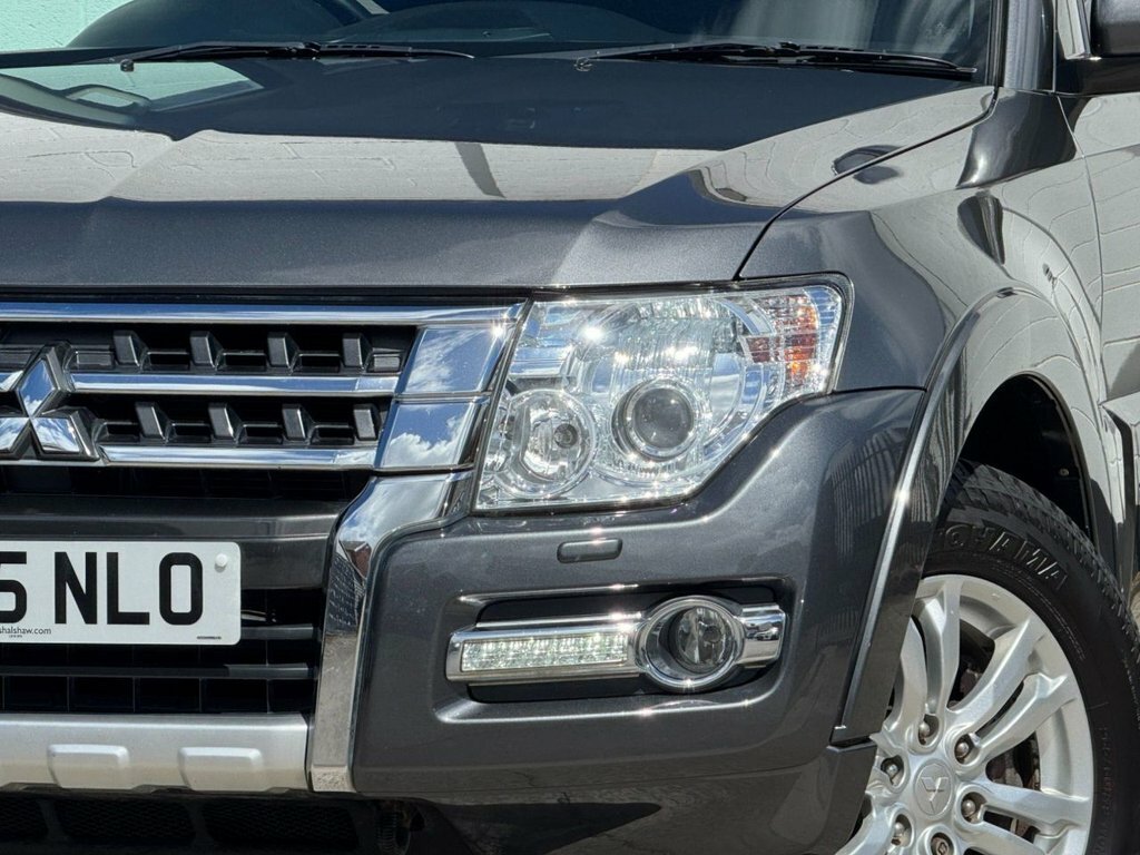 Mitsubishi Shogun Estate Green #9