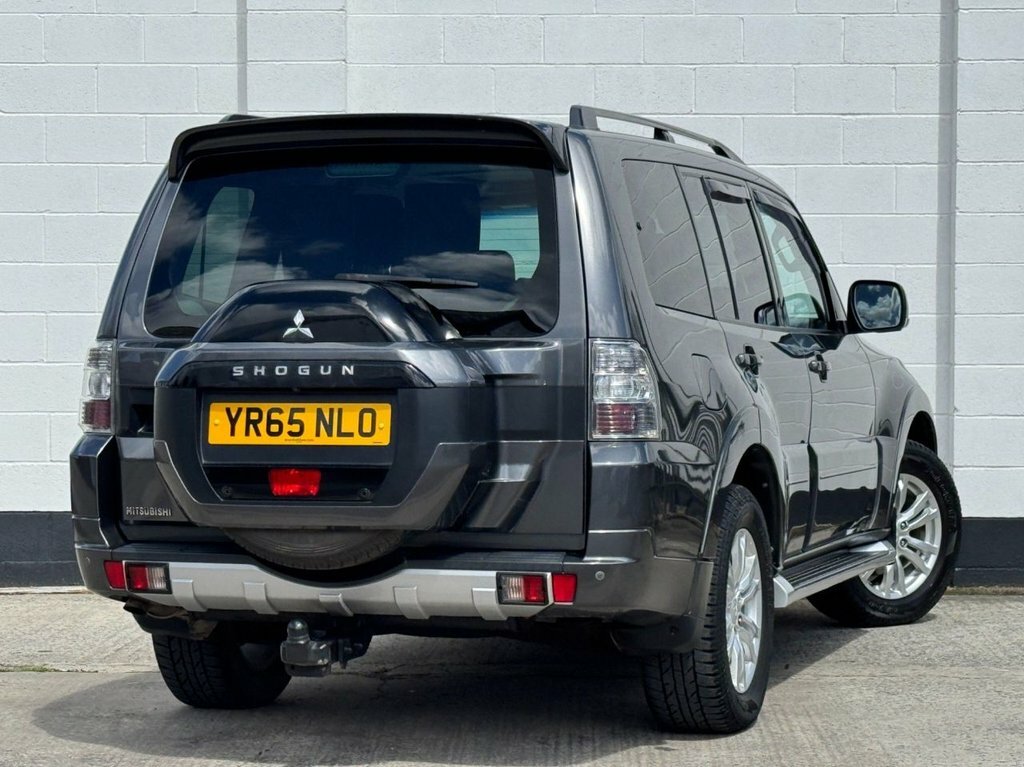 Mitsubishi Shogun Estate Green #16