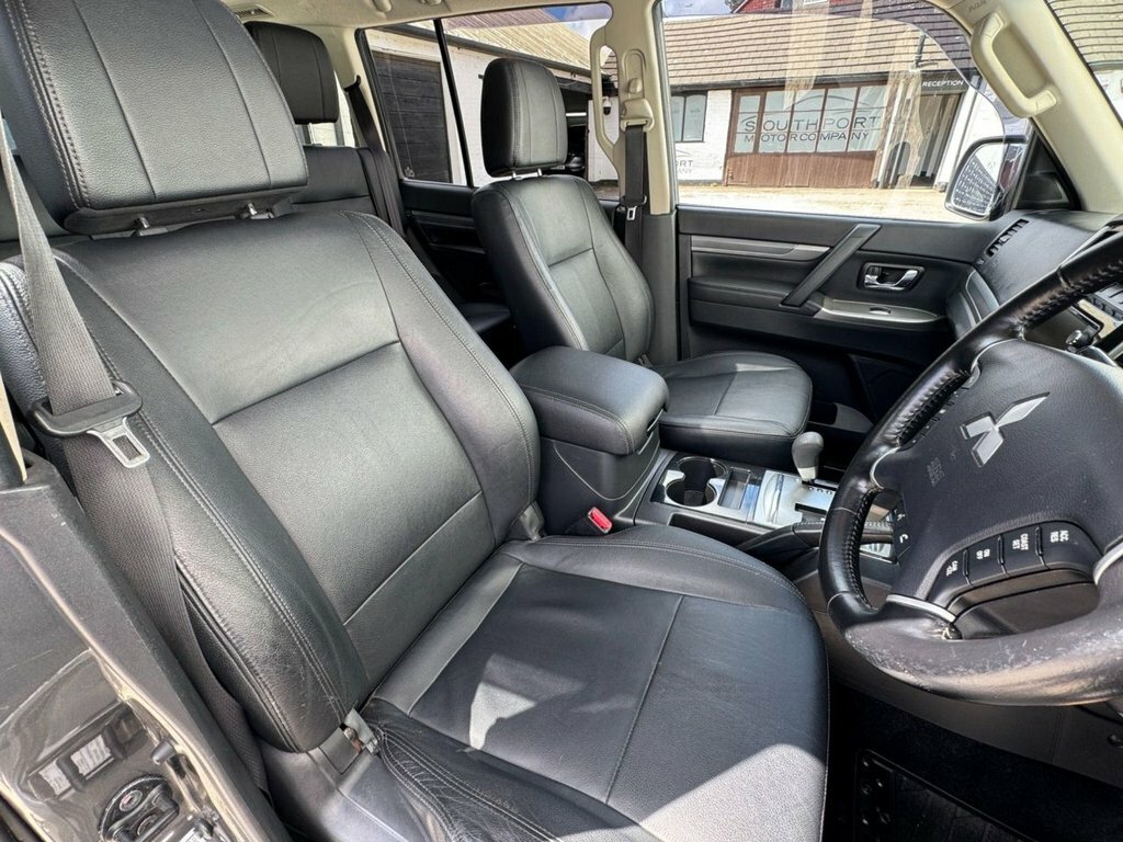 Mitsubishi Shogun Estate Green #35