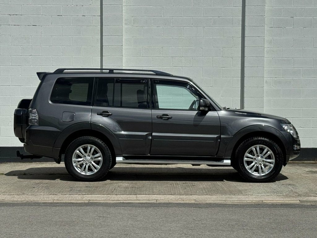 Mitsubishi Shogun Estate Green #17