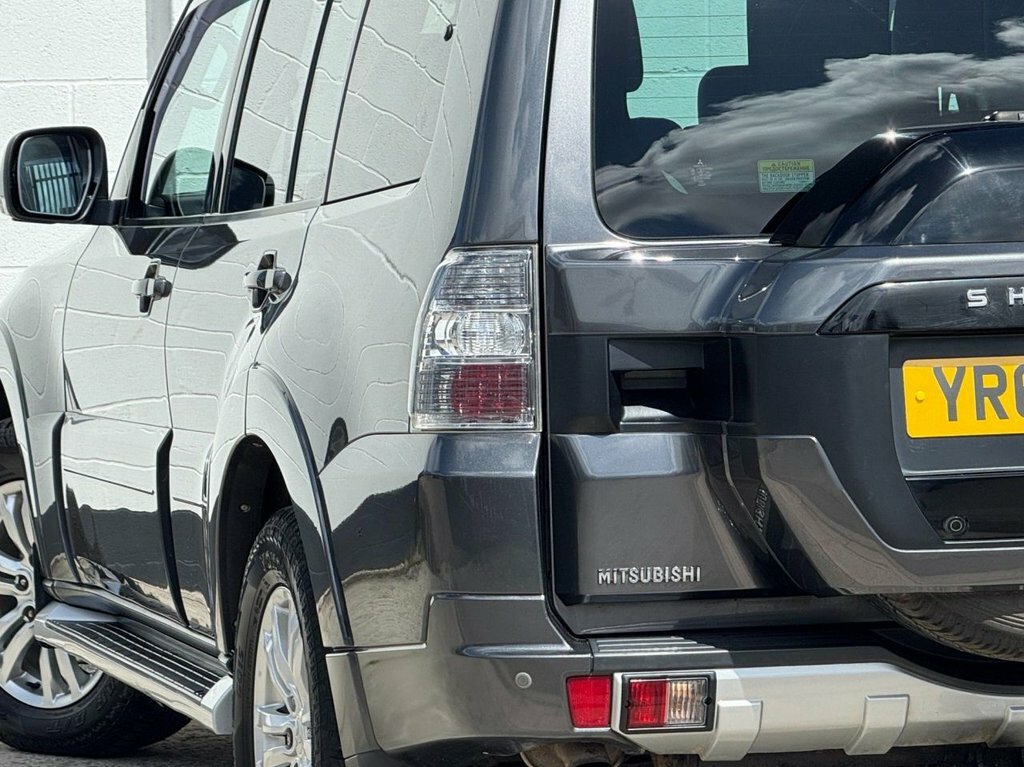 Mitsubishi Shogun Estate Green #12