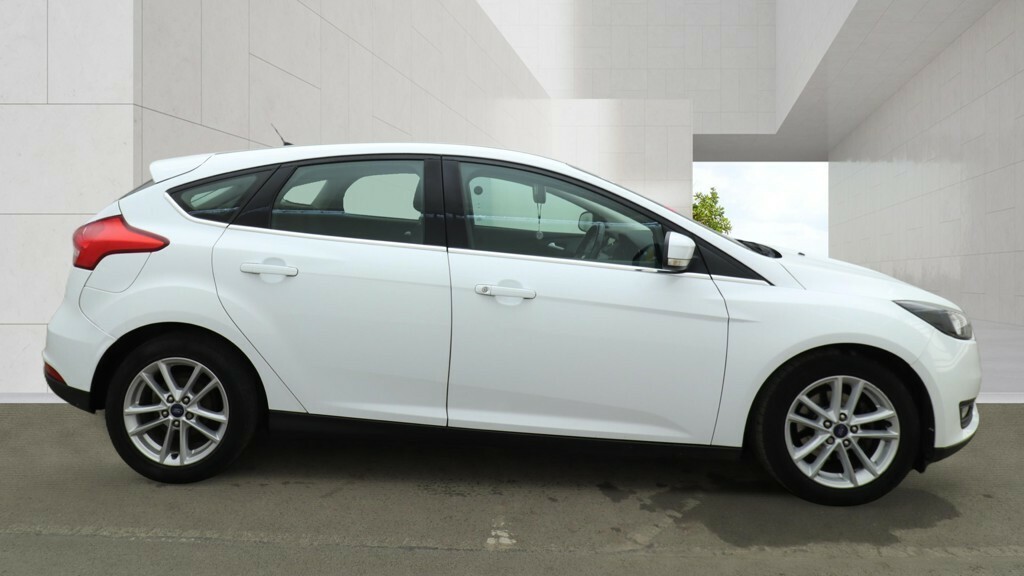 Ford Focus Hatchback 1.0 T Ecoboost Zetec 201666 GF66EYH White #5