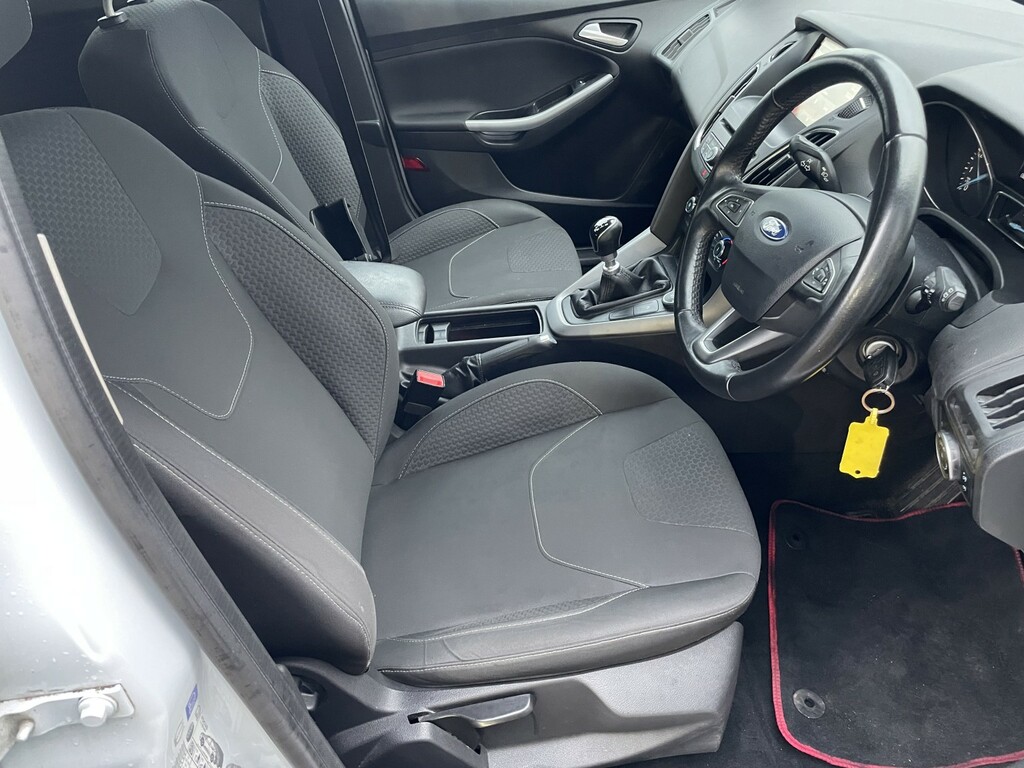 Ford Focus 1.0 T Ecoboost Zetec White #2