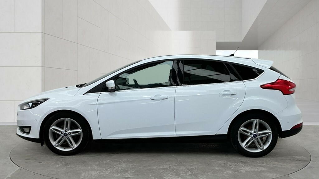 Ford Focus Hatchback 1.0 T Ecoboost Titanium 2015 WV65THG White #6