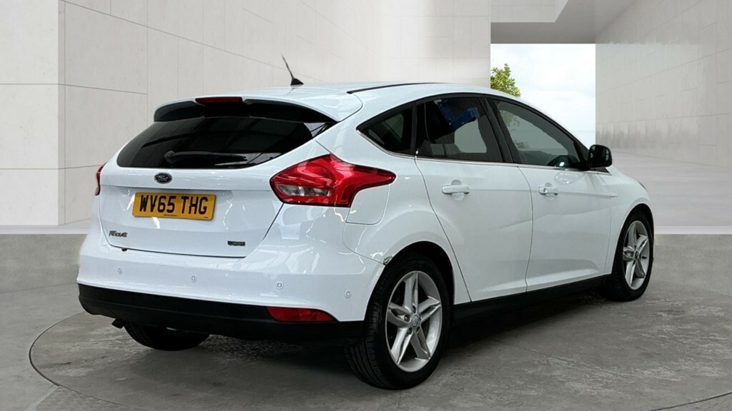 Ford Focus Hatchback 1.0 T Ecoboost Titanium 2015 WV65THG White #4