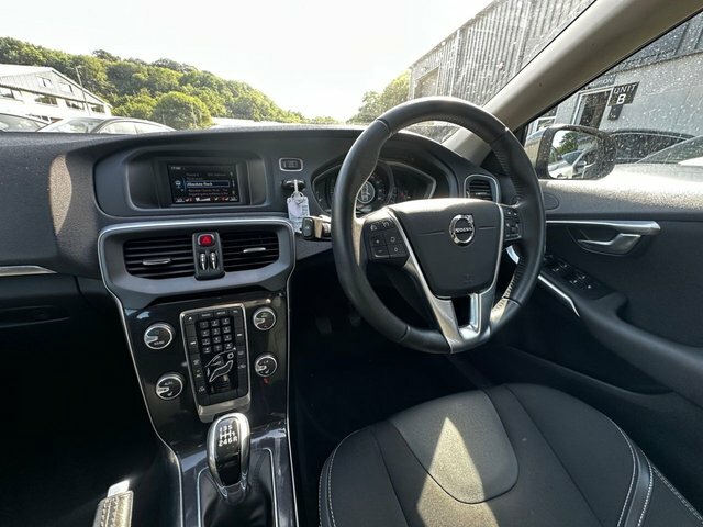 Volvo V40 D2 Momentum Hatchback Blue #3