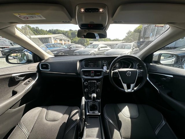 Volvo V40 D2 Momentum Hatchback Blue #2