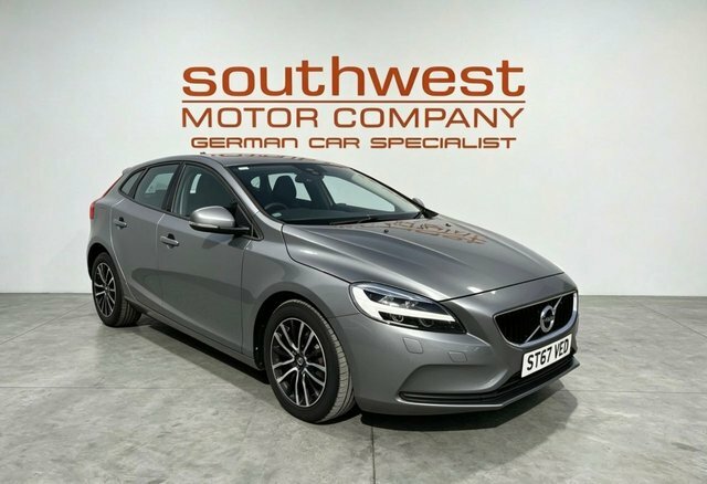 Volvo V40 D2 Momentum Hatchback Blue