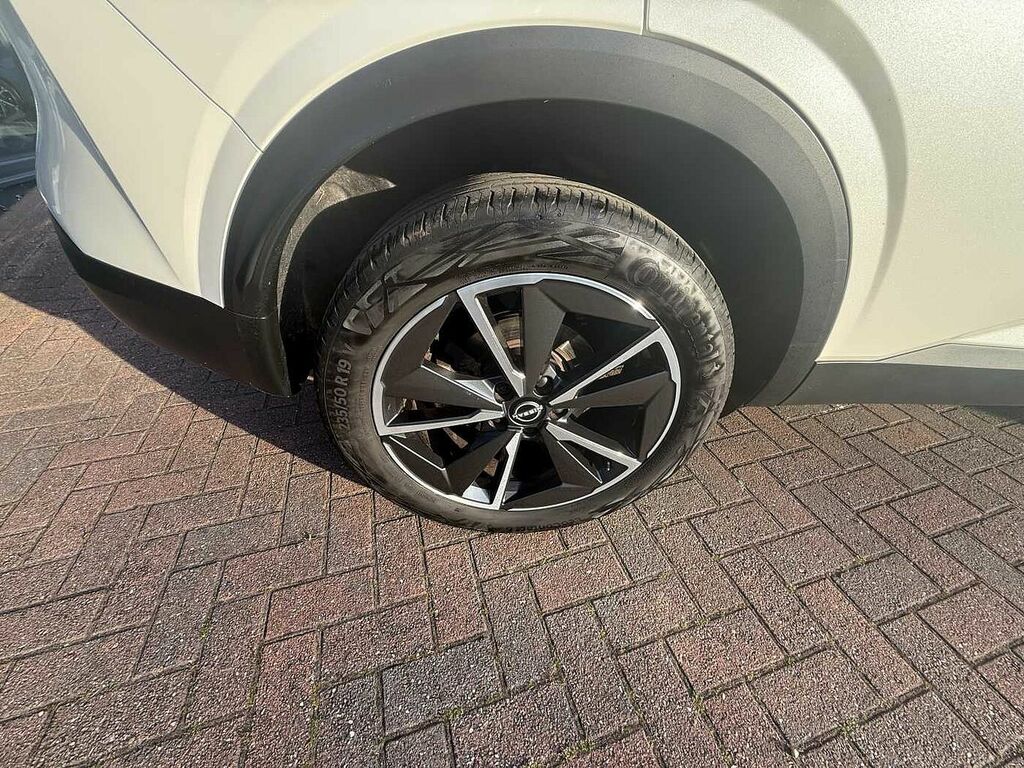 Nissan Qashqai 1.3 Dig-t Mh Tekna WJ73NFL White #6