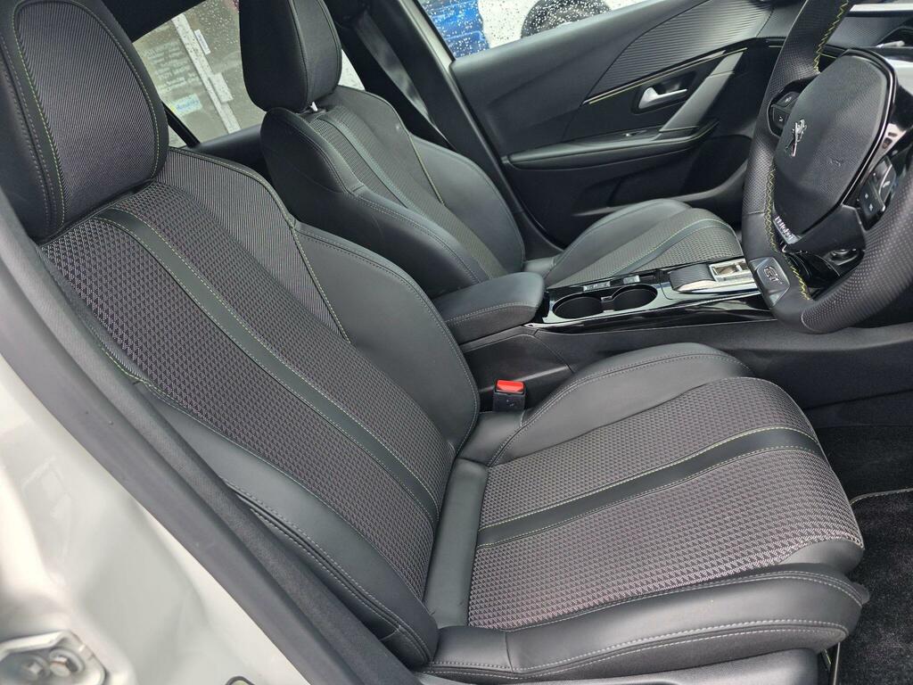 Peugeot 208 1.2 Puretech Allure Premium Hatchback M Black #9