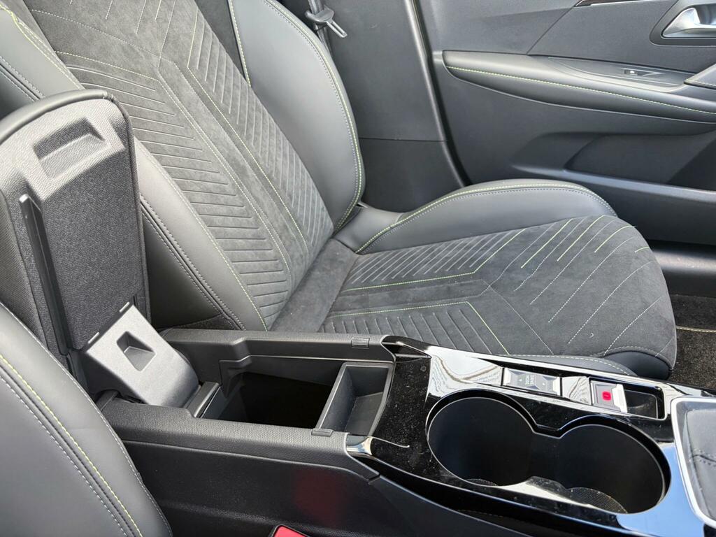 Peugeot 208 Hatchback #28