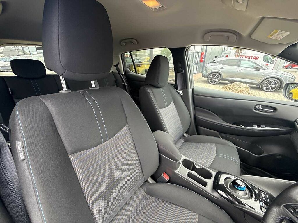 Nissan Leaf 110Kw N-connecta 39Kwh Grey #2