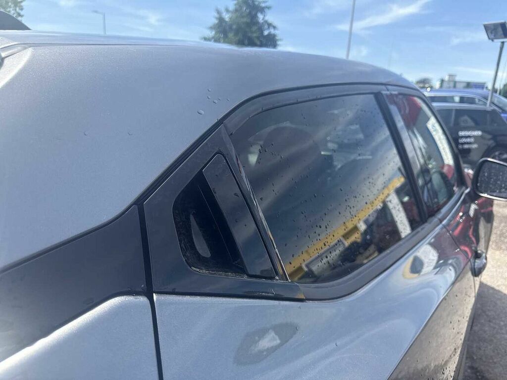Nissan Juke 1.0L Dig-t N-connecta 116 Bhp Red #8