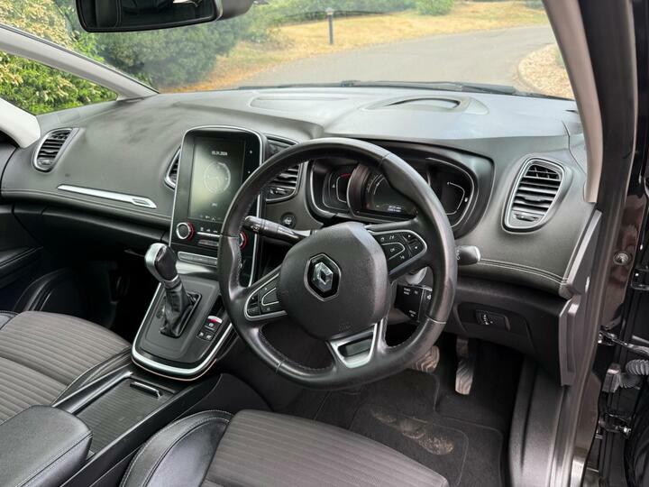 Renault Grand Scenic Iconic Red #31