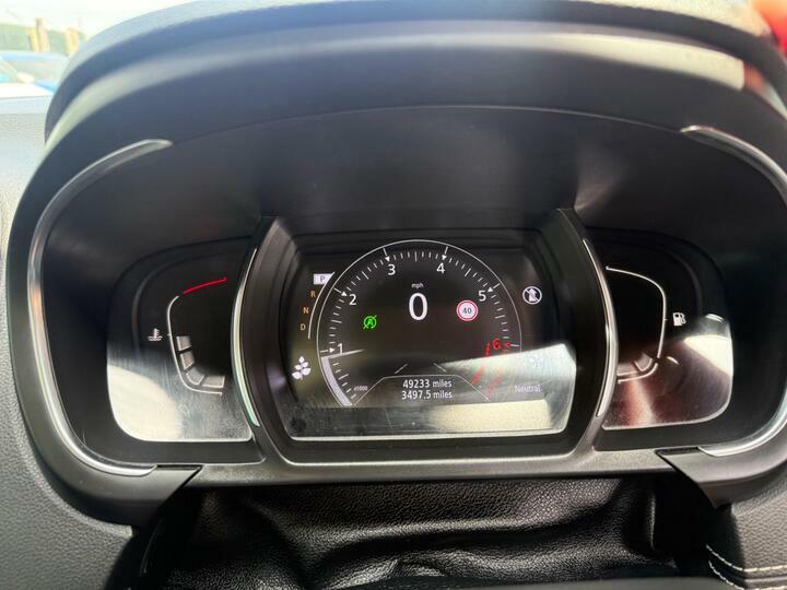 Renault Grand Scenic Iconic Red #68