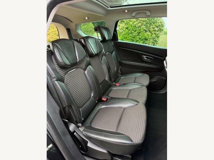 Renault Grand Scenic Iconic Red #32