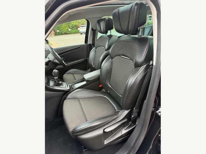 Renault Grand Scenic Iconic Red #41