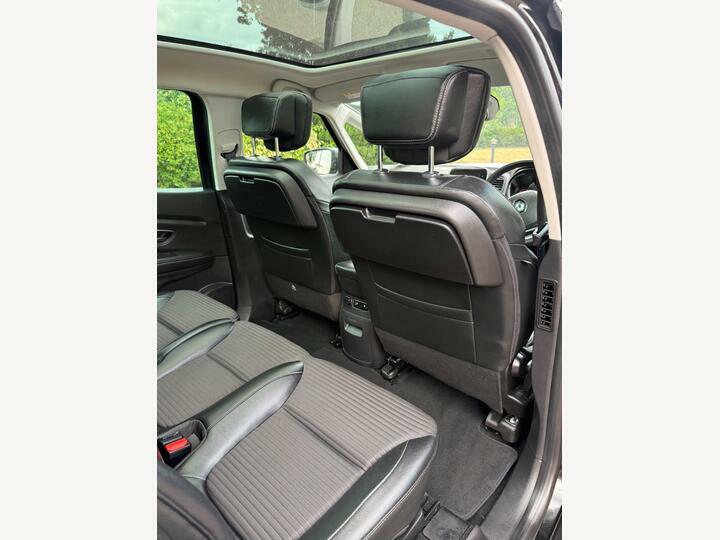 Renault Grand Scenic Iconic Red #36