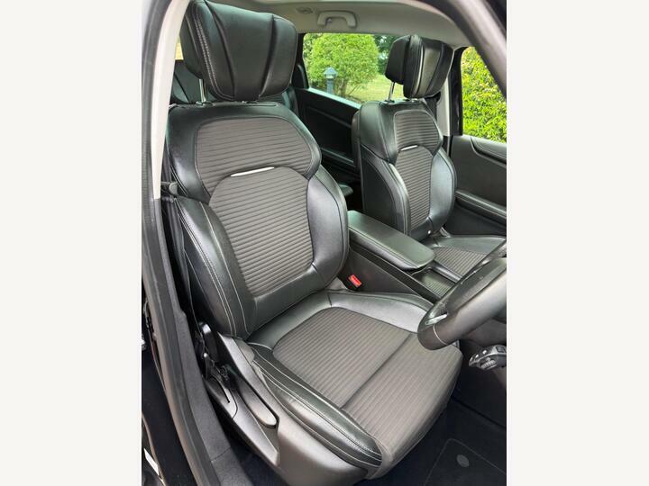 Renault Grand Scenic Iconic Red #30