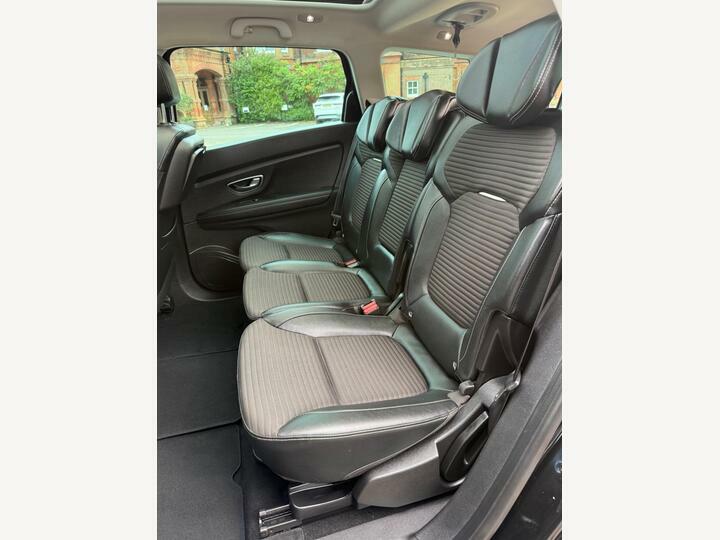 Renault Grand Scenic Iconic Red #47