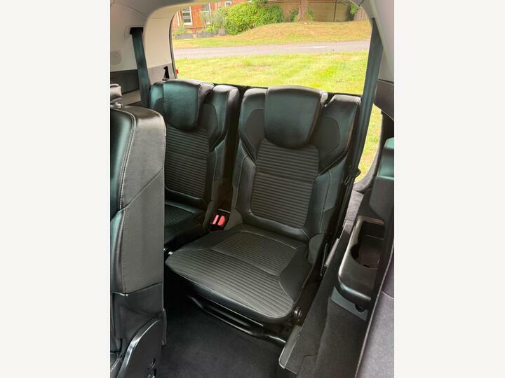 Renault Grand Scenic Iconic Red #46