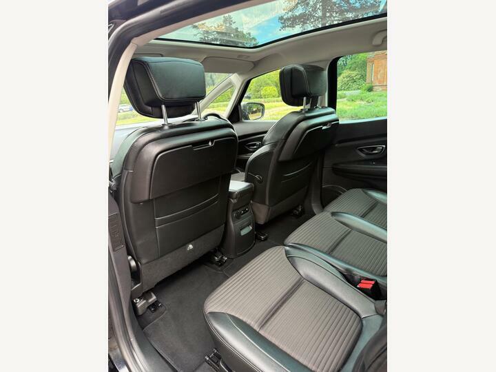 Renault Grand Scenic Iconic Red #44