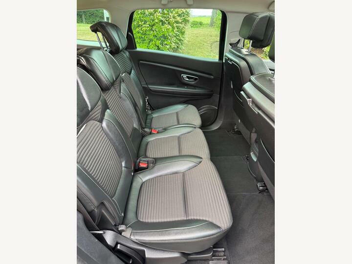 Renault Grand Scenic Iconic Red #37