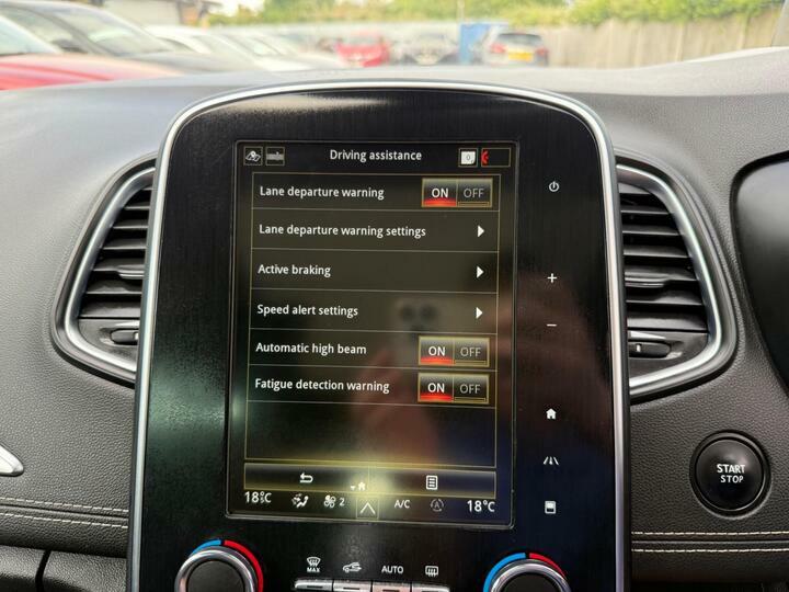 Renault Grand Scenic Iconic Red #64