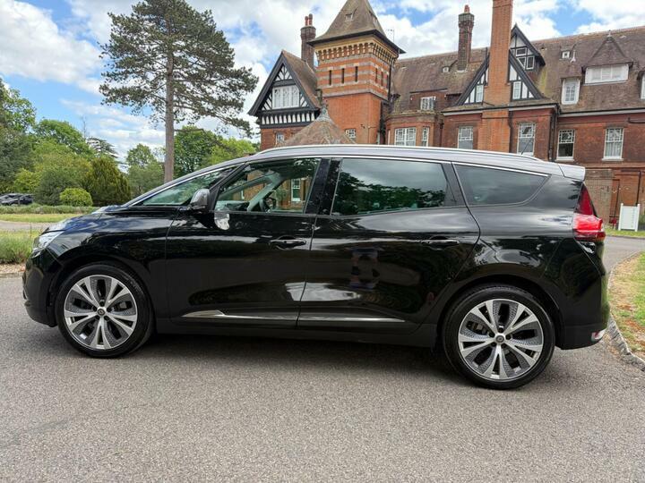Renault Grand Scenic Iconic Red #10