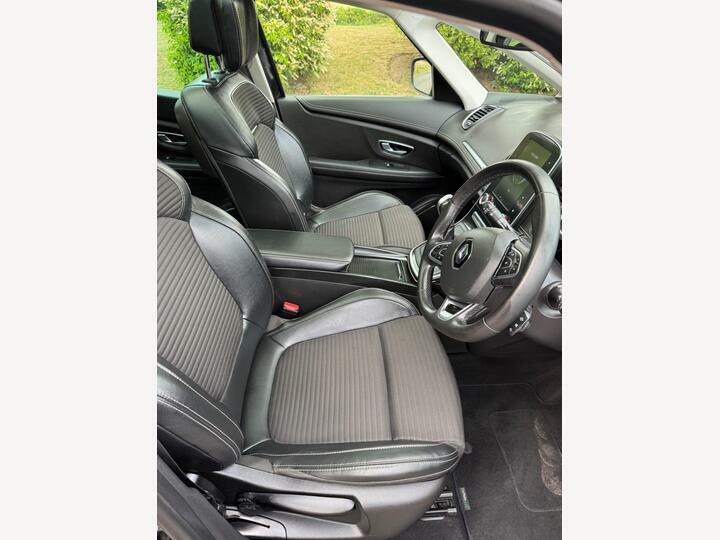 Renault Grand Scenic Iconic Red #34