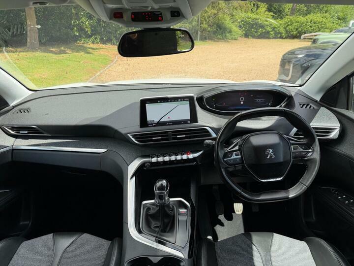 Peugeot 5008 1.2 Puretech Allure Euro 6 Ss White