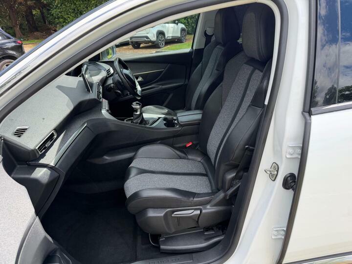 Peugeot 5008 1.2 Puretech Allure Euro 6 Ss White #3