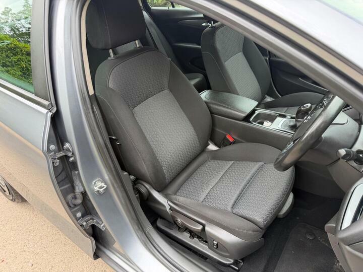 Vauxhall Insignia 1.5T Sri Vx-line Nav White #26