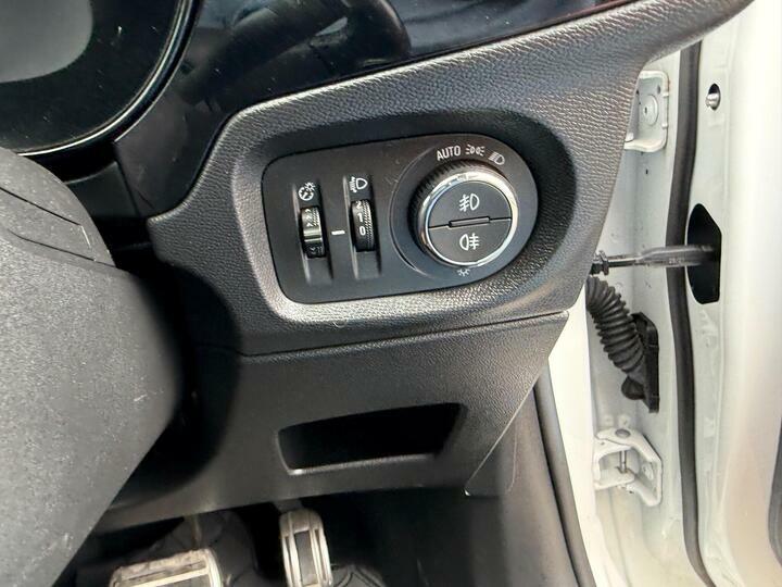 Vauxhall Corsa-e 100Kw Sri Nav Premium 50Kwh 7.4Kwch Blue #35